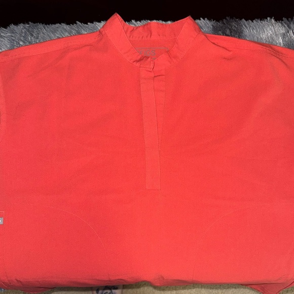 FIGS Rafaela Scrub Top - Picture 4 of 11